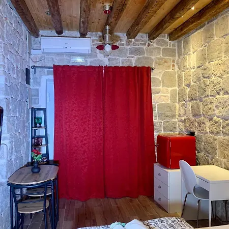 Luxury Art Room Split Exterior photo